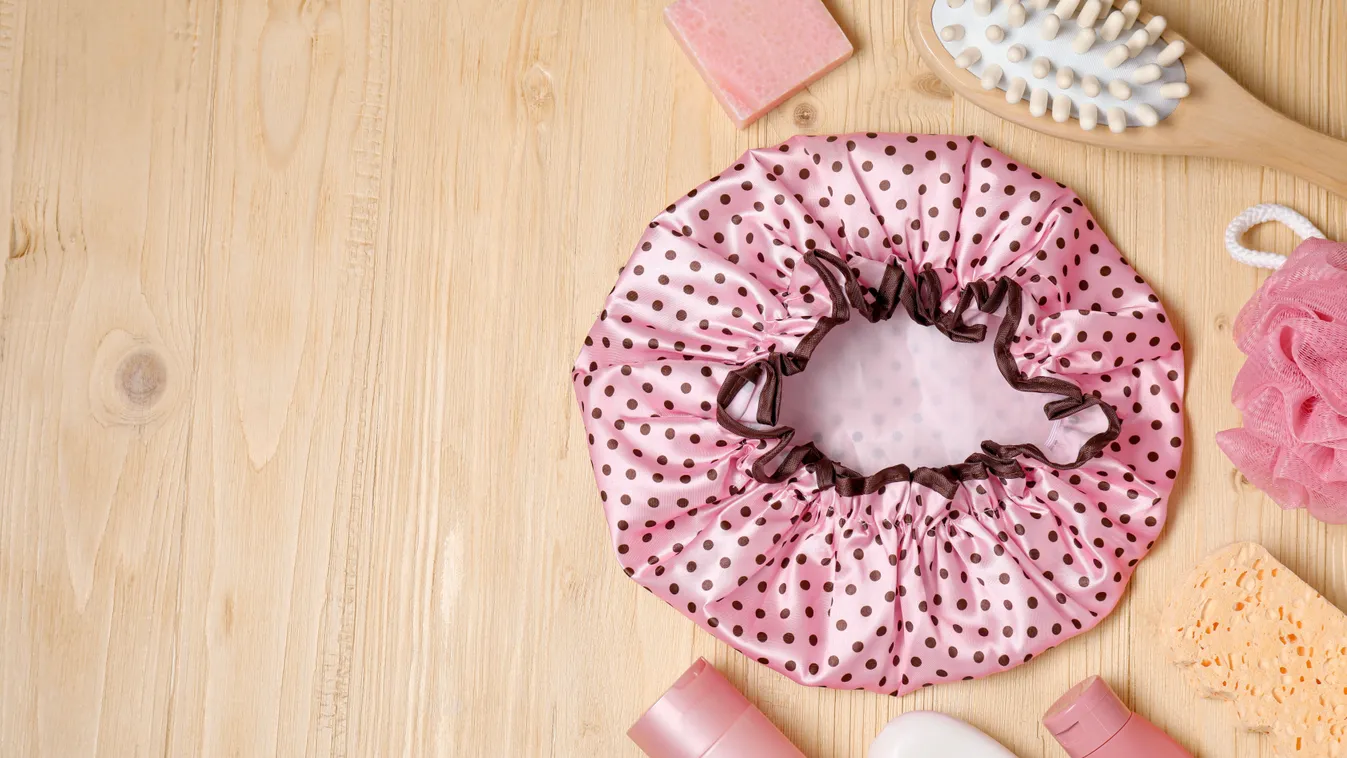 Az ezerarcú zuhanysapka felhasználása rengeteg megoldást rejt egy utazás során.