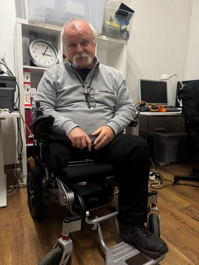 "Fél lábbal sem akartam a sírba menni" - Mihály amputációja után is pozitív-  vitorlázik, utazik és még autót is szívesen vezet