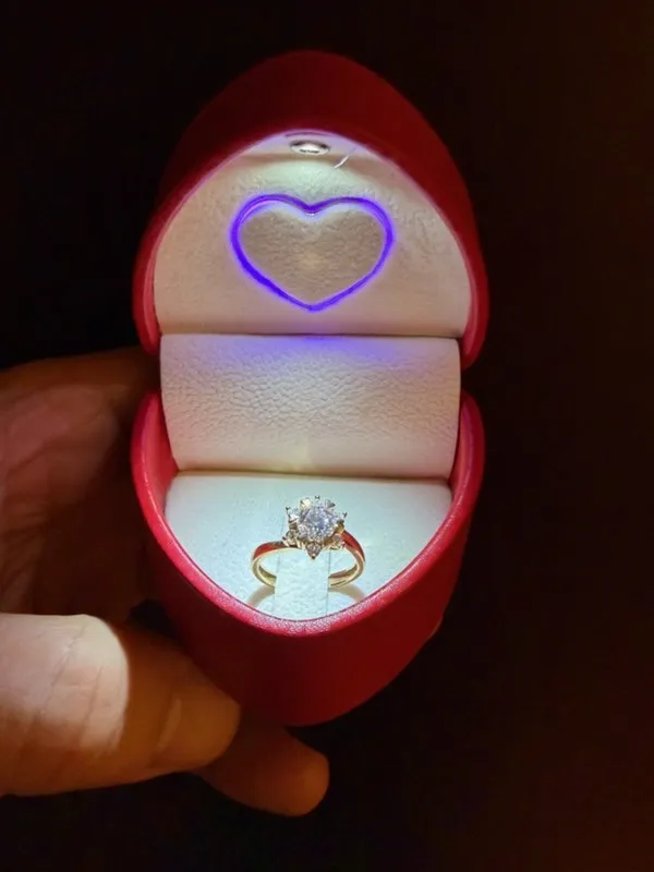 Aurelio eljegyzési gyűrűje