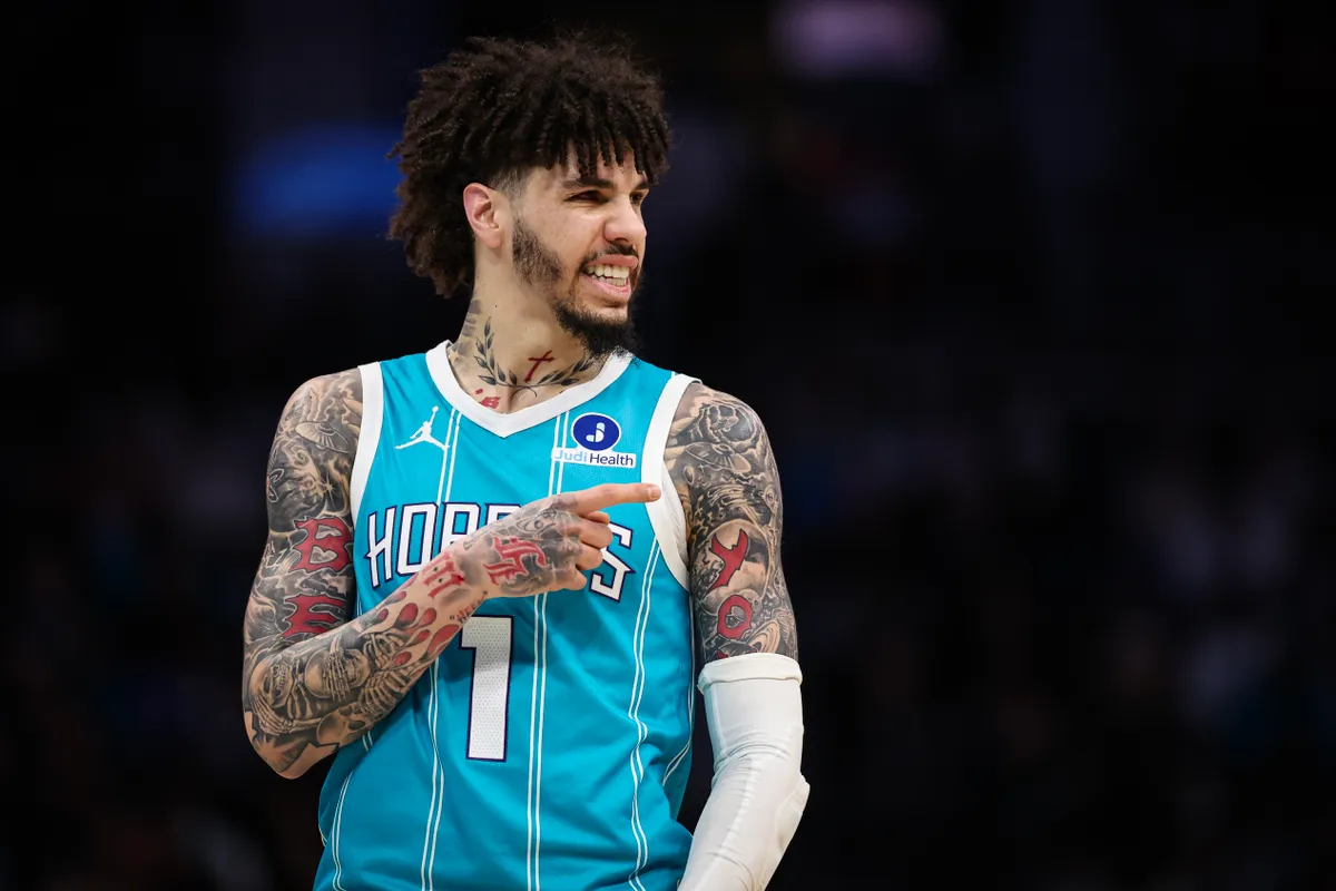 LaMelo Ball balesetet szenvedett Charlotte belvárosában