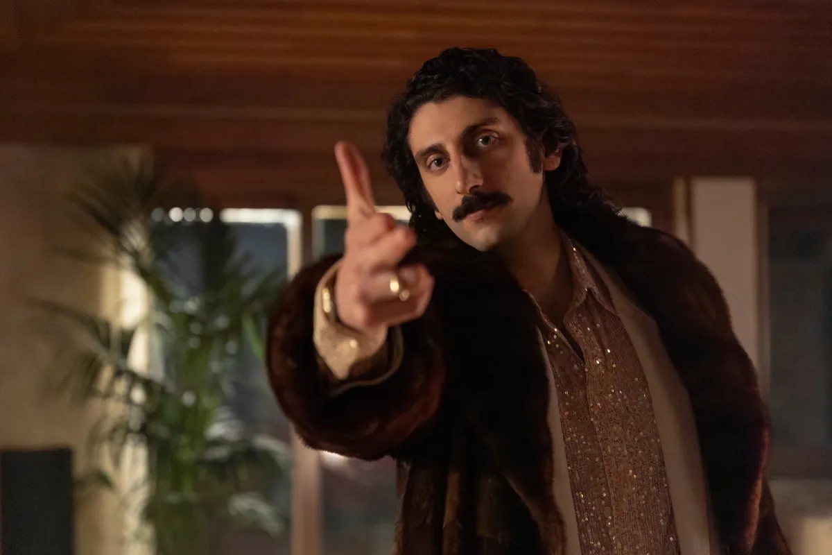 Pietro Castellitto az Egy hamisító élete című film főszerepében.