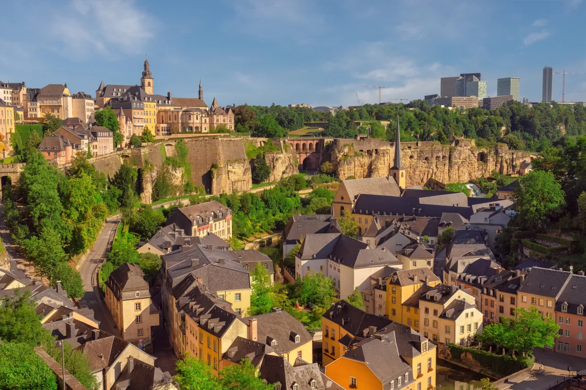 Luxembourg óvárosa a magasból fotózva. 