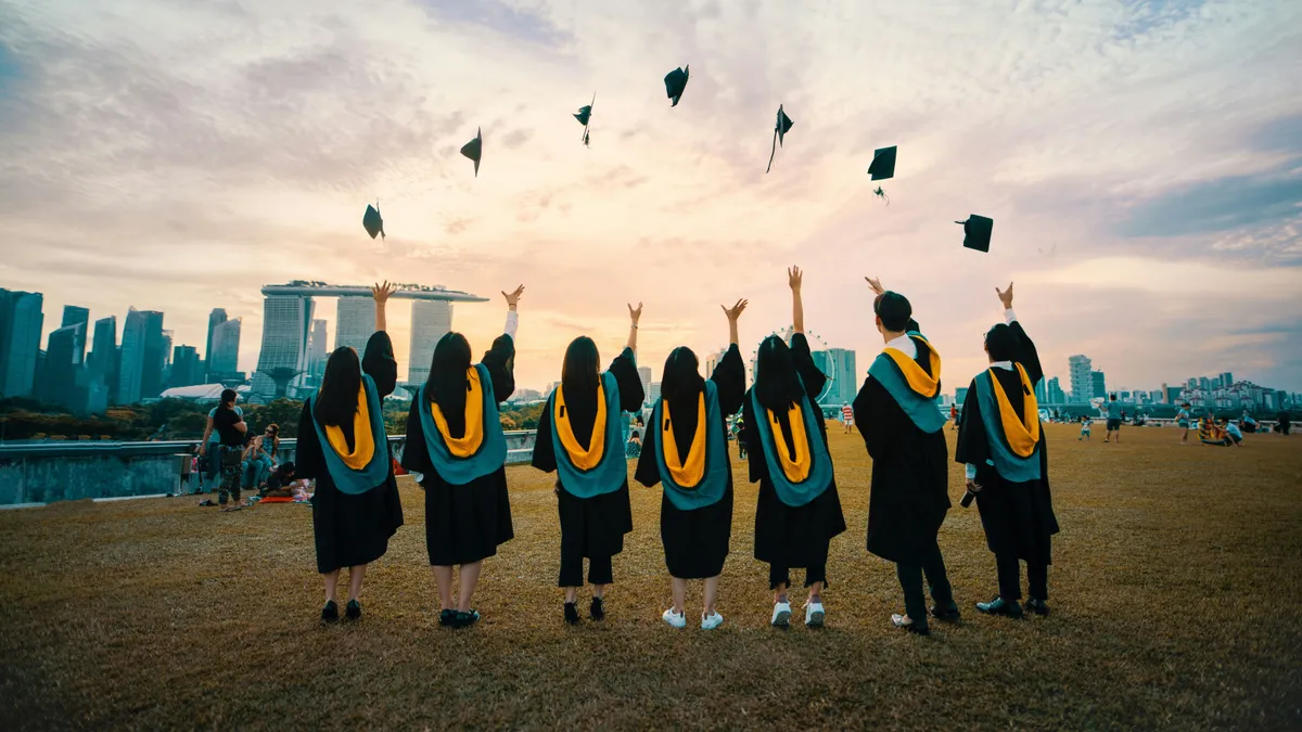 Politikai bosszú az Erasmus-ügy – több tízezer diák maradt ki, de szerencsére a Pannónia jobb, mint az uniós program