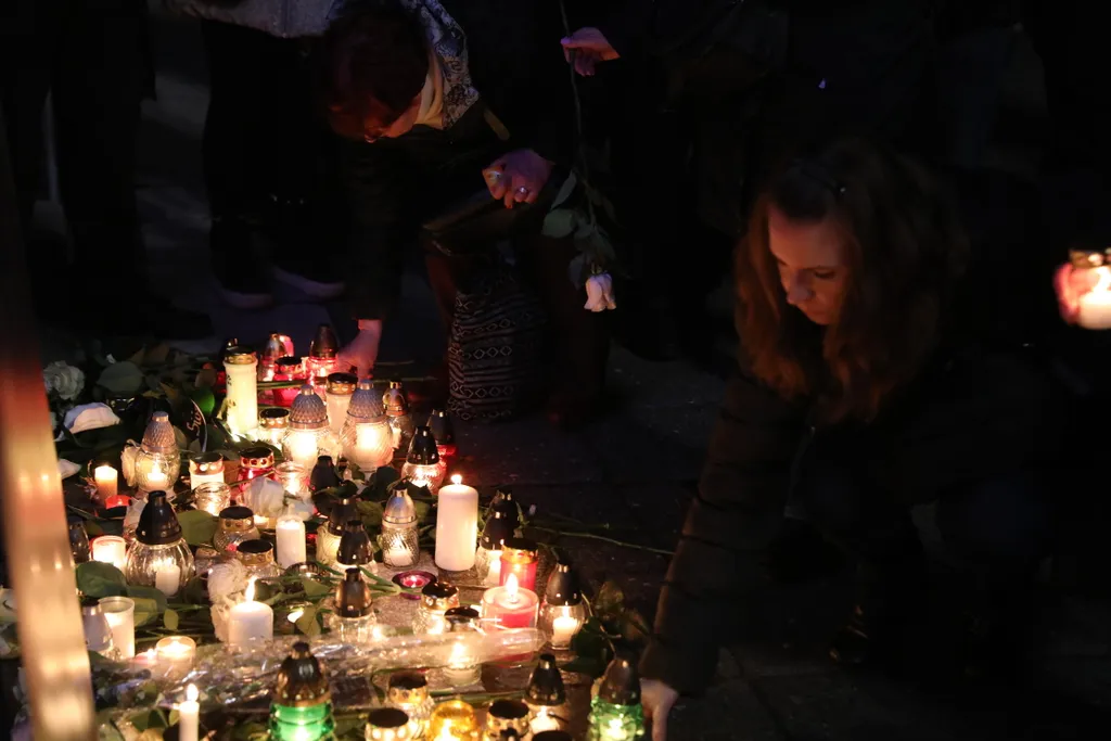 Gyertyagyújtás Fenyő Miklósért