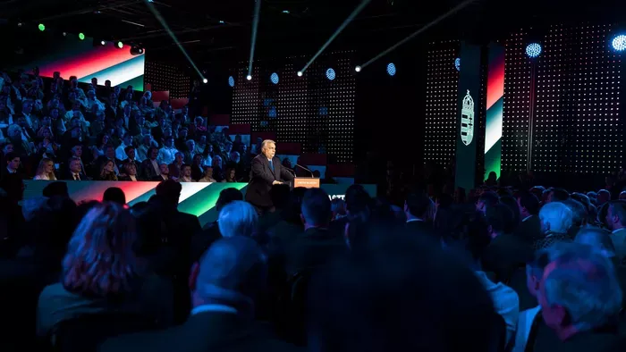 A Fidesz a családok, a Tisza a globális cégek oldalán áll