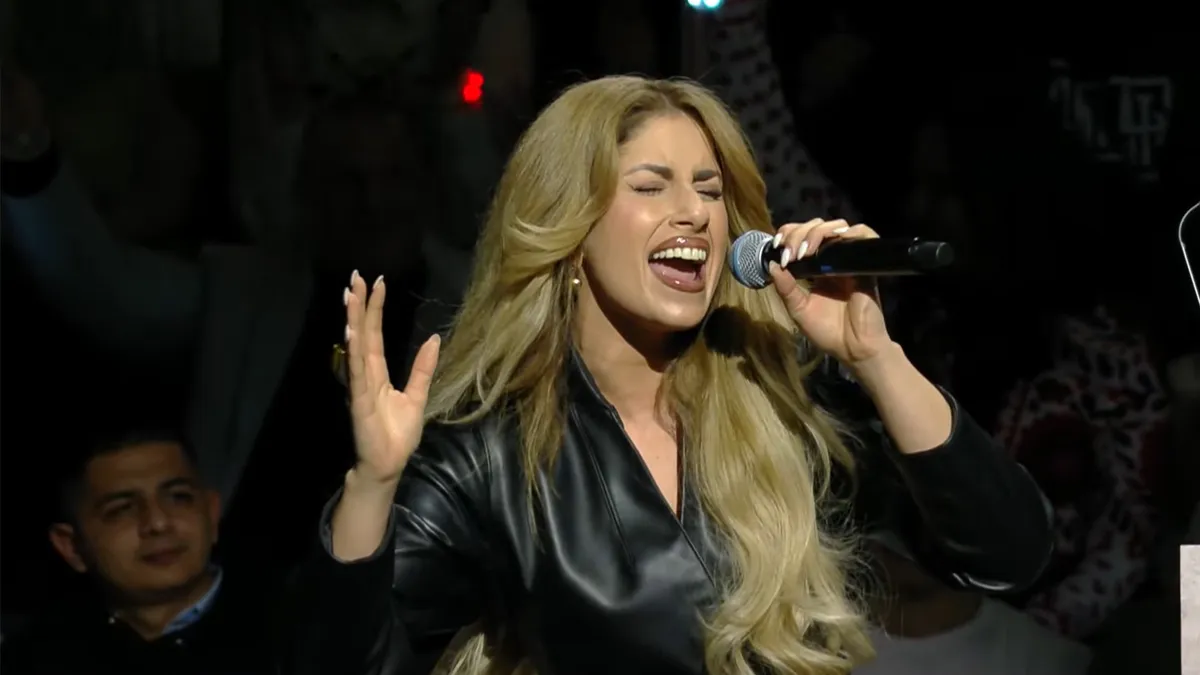 Radics Gigi szőke haja meglepte az embereket.