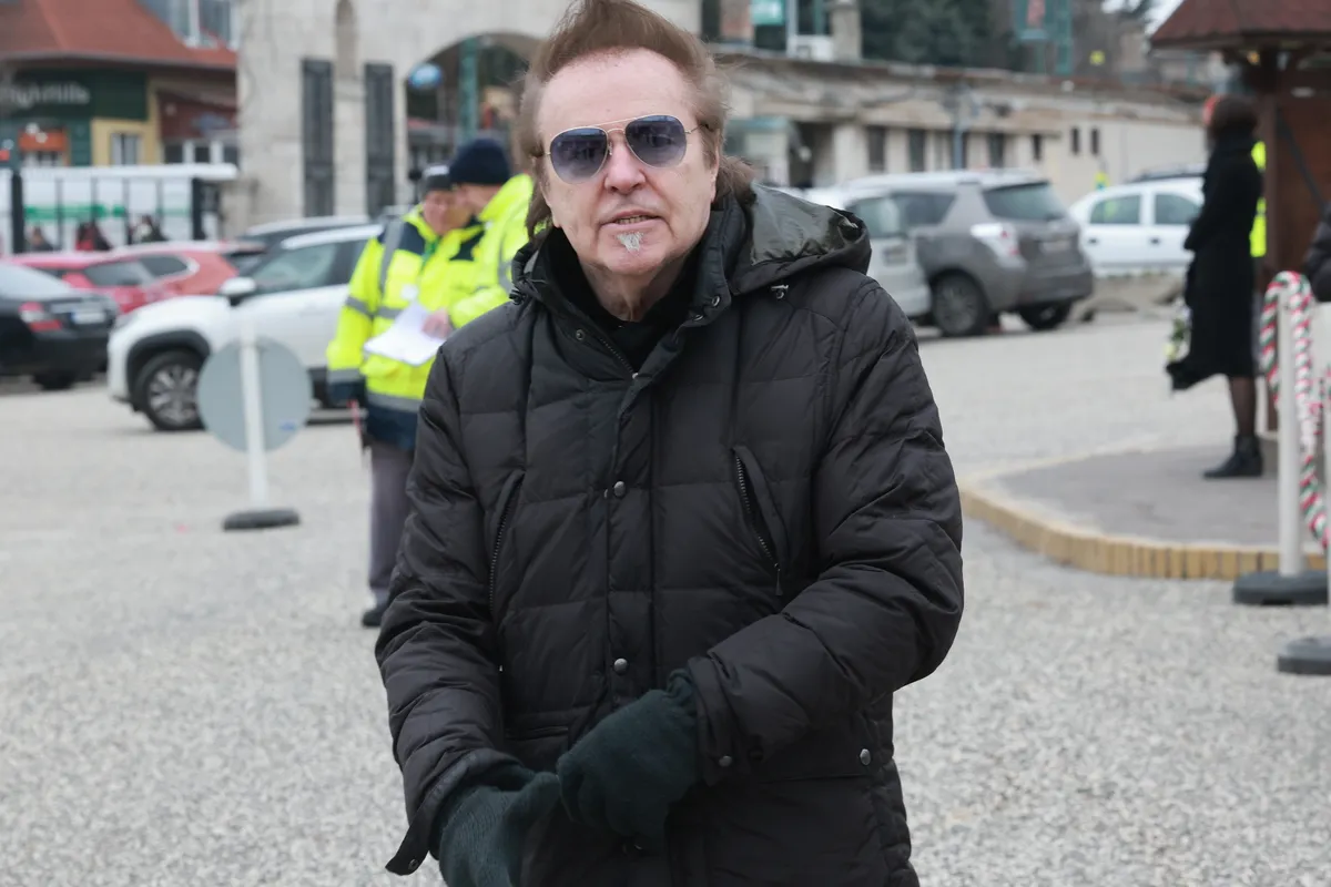 Novai Gábor elárulta, mit gondol Fenyő Miklós szobráról.