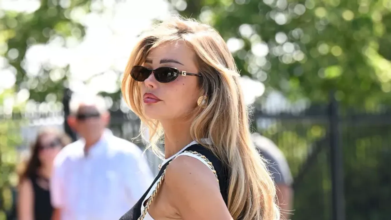 Csupasz hát és oldalcici, vele kavart a Real Madrid sztárja