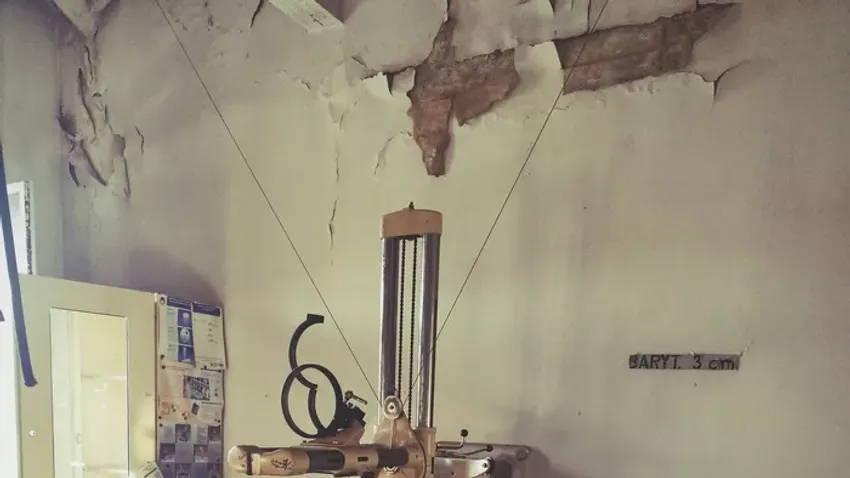 Egy horrorisztikus hangulatú kórház, ahol mindent otthagytak