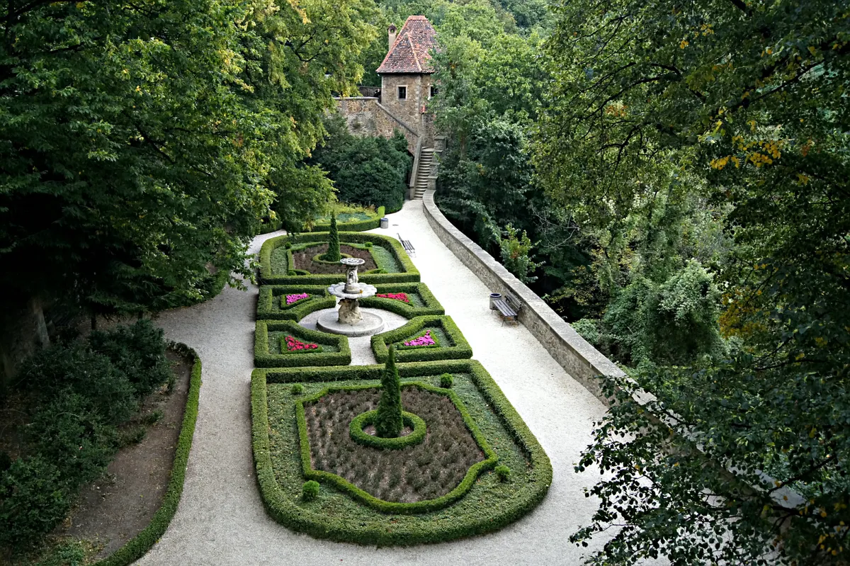 Barokk kastélykert a lengyelországi Książ várában.