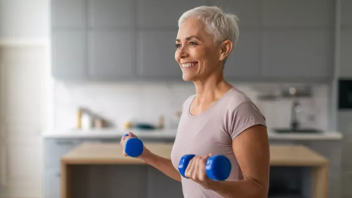 El szeretnéd tüntetni az integetőhájat? Ezekre az otthoni gyakorlatokra esküszik az edző – 1. rész