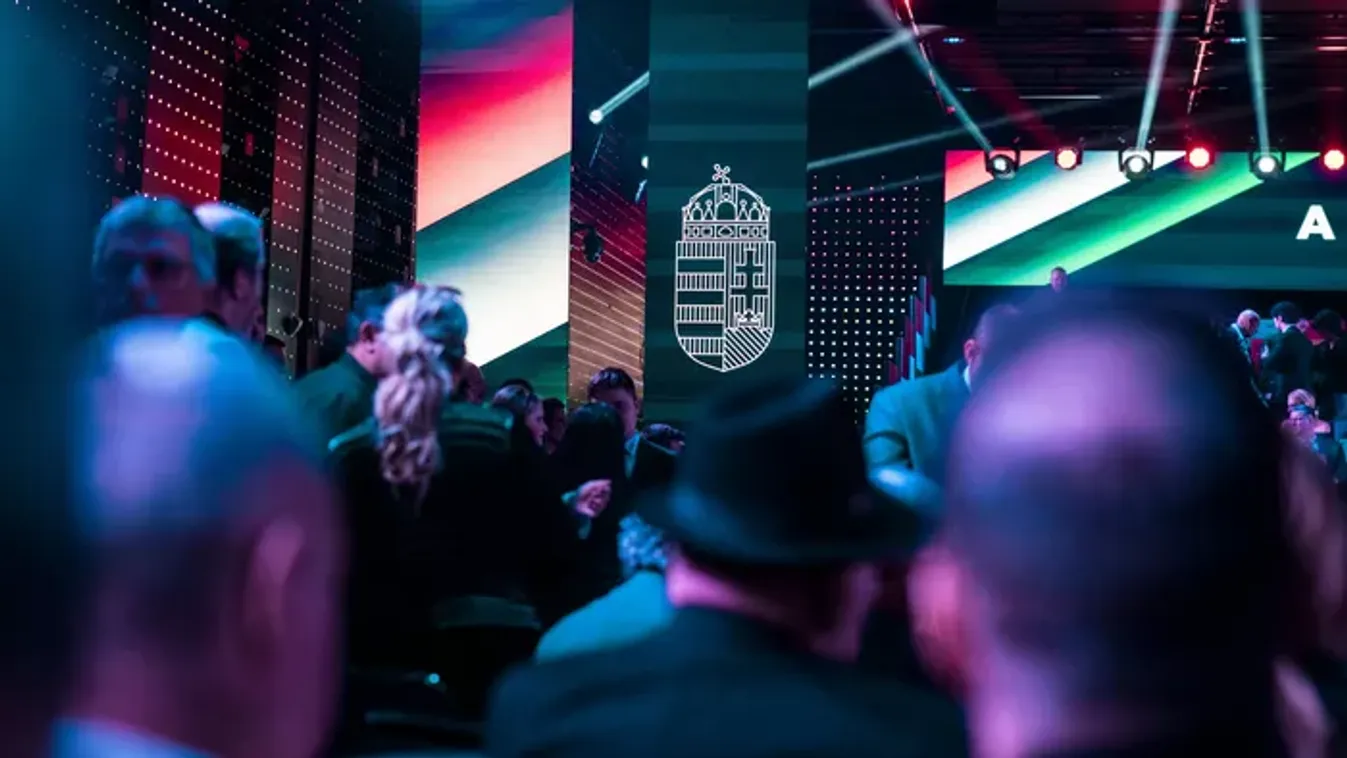 „A győztes csapat” – eddig nem látott fotó került elő Orbán Viktor évértékelőjéről