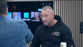 Alekosz kitálalt a Tisza csúcspolitikusáról: Luxusprostik ki-be járnak a villájába