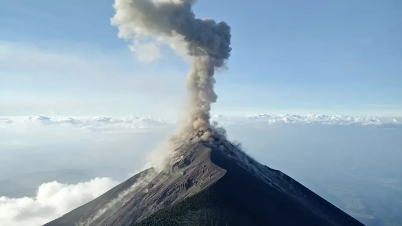 Kiadták a vészjelzést: kitörhet a hírhedt vulkán, óriási pusztulást okozhat
