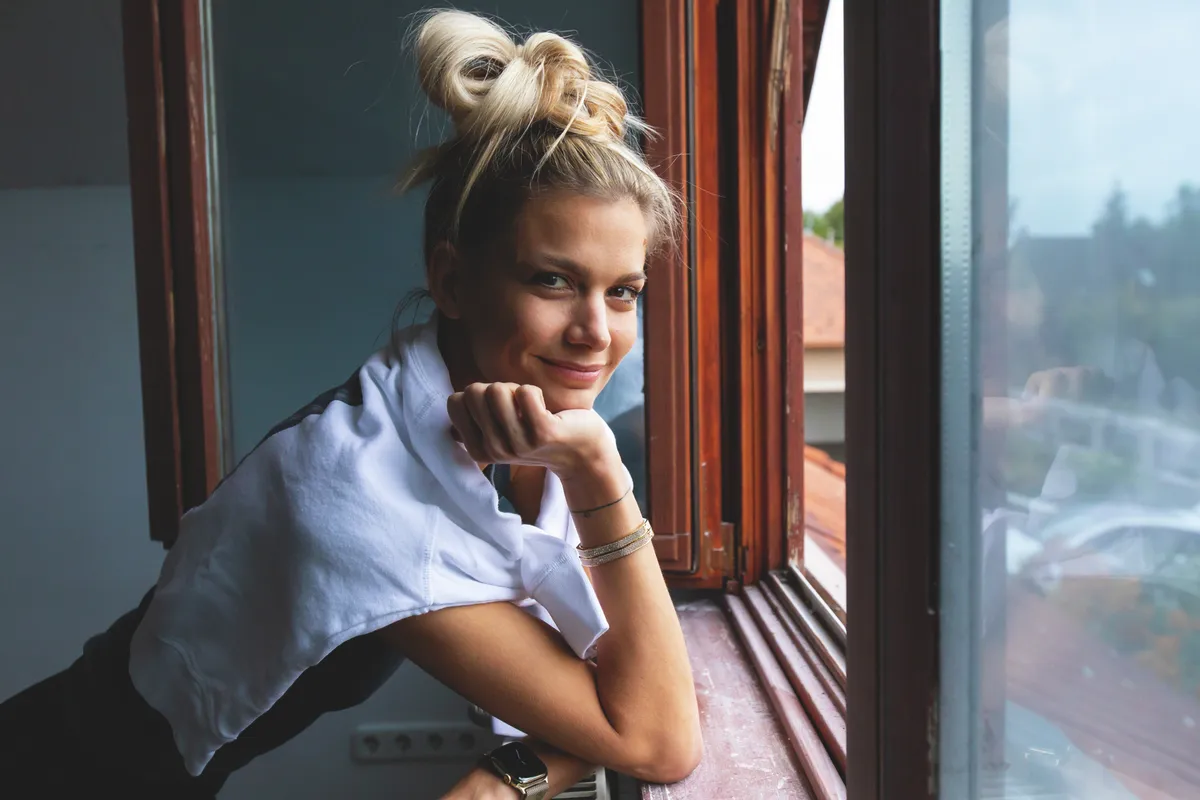 Weisz Fanni kisfia már most elkezdte használni a jelnyelvet.