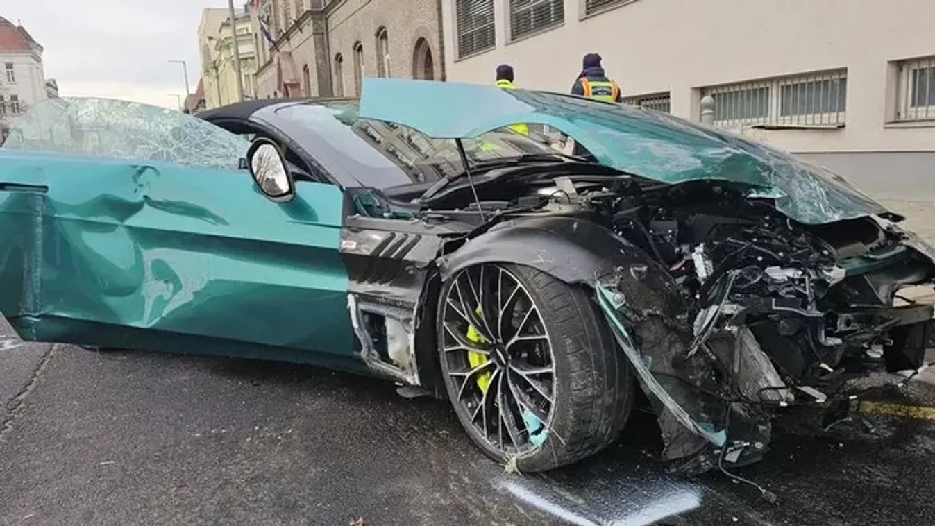 Egy Aston Martin gázolta halálra Ilonát a győri buszmegállóban: esélye sem volt túlélni
