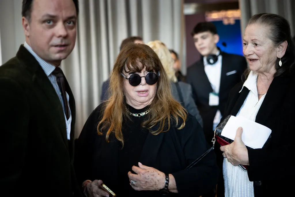 Zalatnay Sarolta is a béke mellett áll 