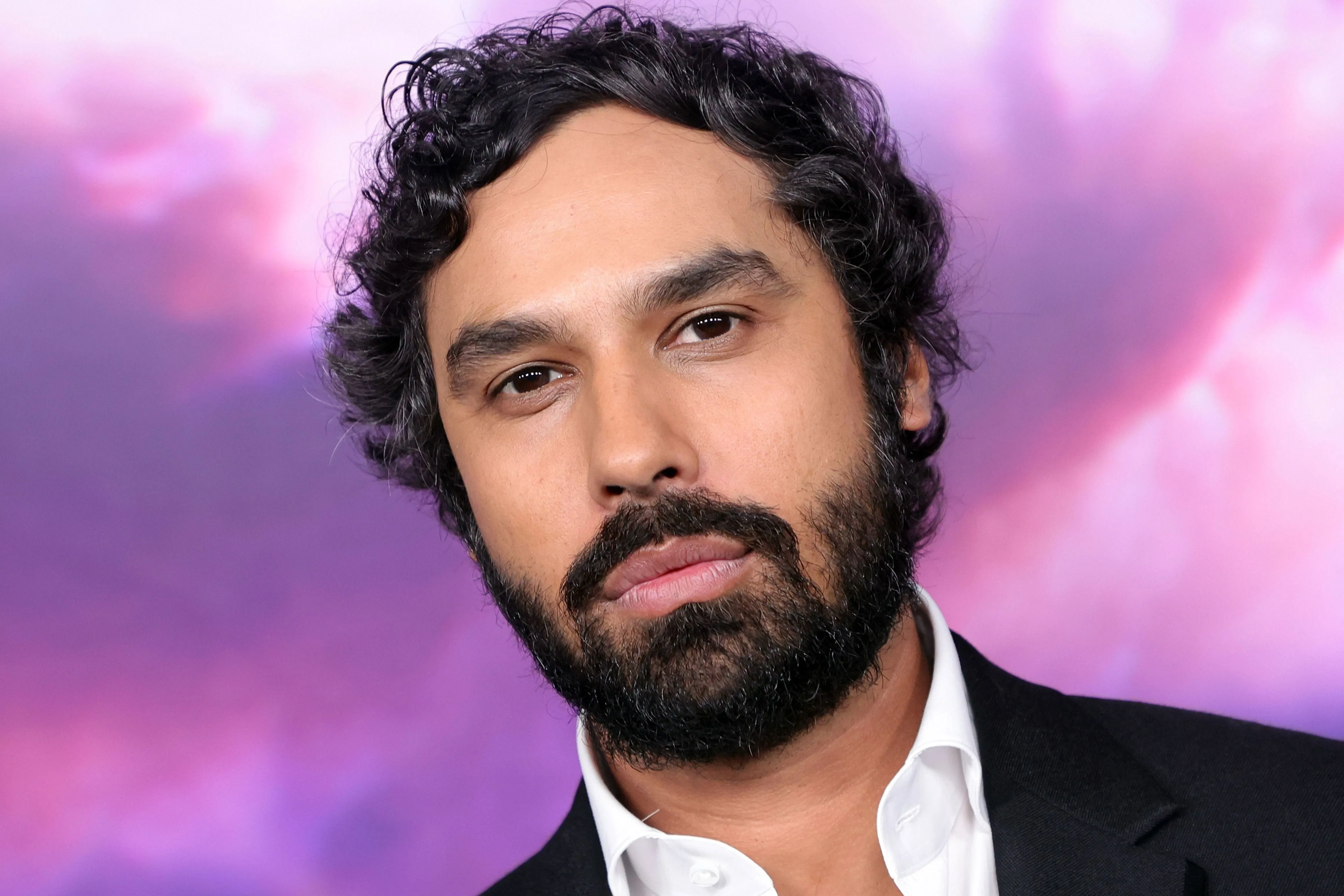 Maszkos igazságosztó lett az Agymenők sztárja