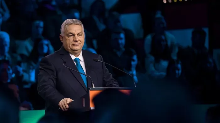 Orbán Viktor: Amíg nemzeti kormány van, nem küldünk fegyvert