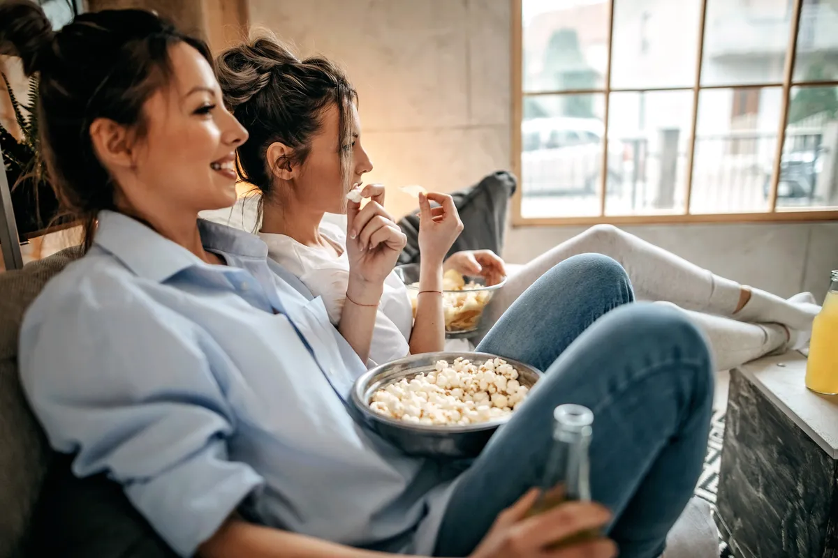 Film előtt nassoló barátnők, aik kitöltötték a személyiségtesztet.