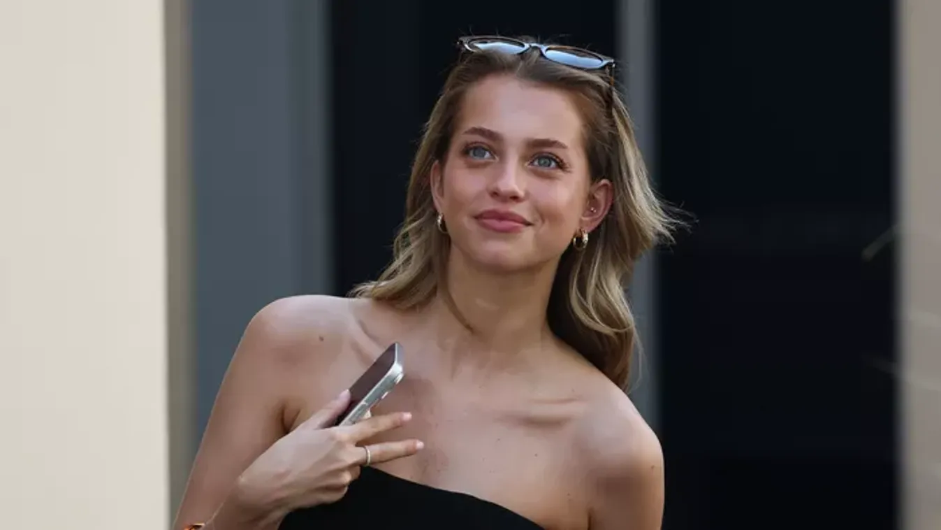 Szédületes test, bombaformában van az F1-es barátnő