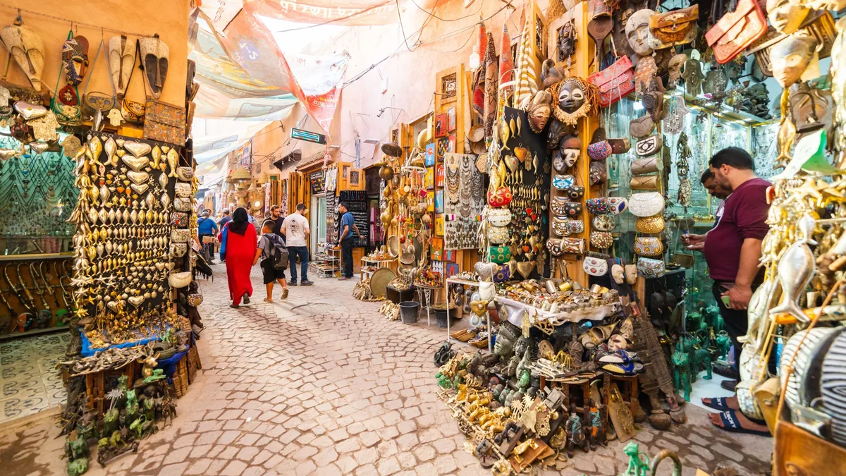 Ezek voltak a világ legbarátságtalanabb országai 2025-ben – Ahol a hátuk közepére sem kívánnak a helyiek