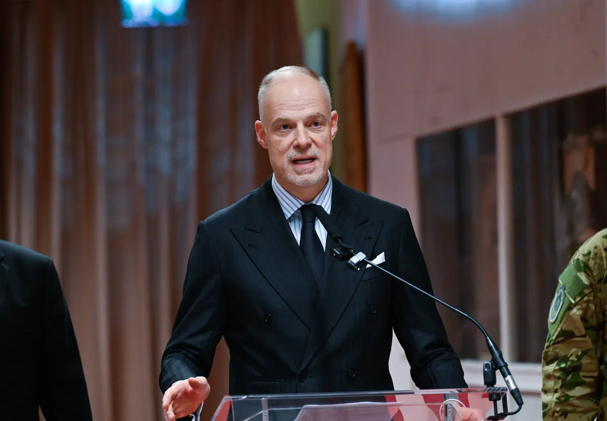 Szalay-Bobrovniczky Kristóf honvédelmi miniszter sajtótájékoztatót tart a kritikus infrastruktúra védelmének megerősítésére összehívott egyeztető törzs második értekezlete után a Honvédelmi Minisztériumban 2026. február 26-án