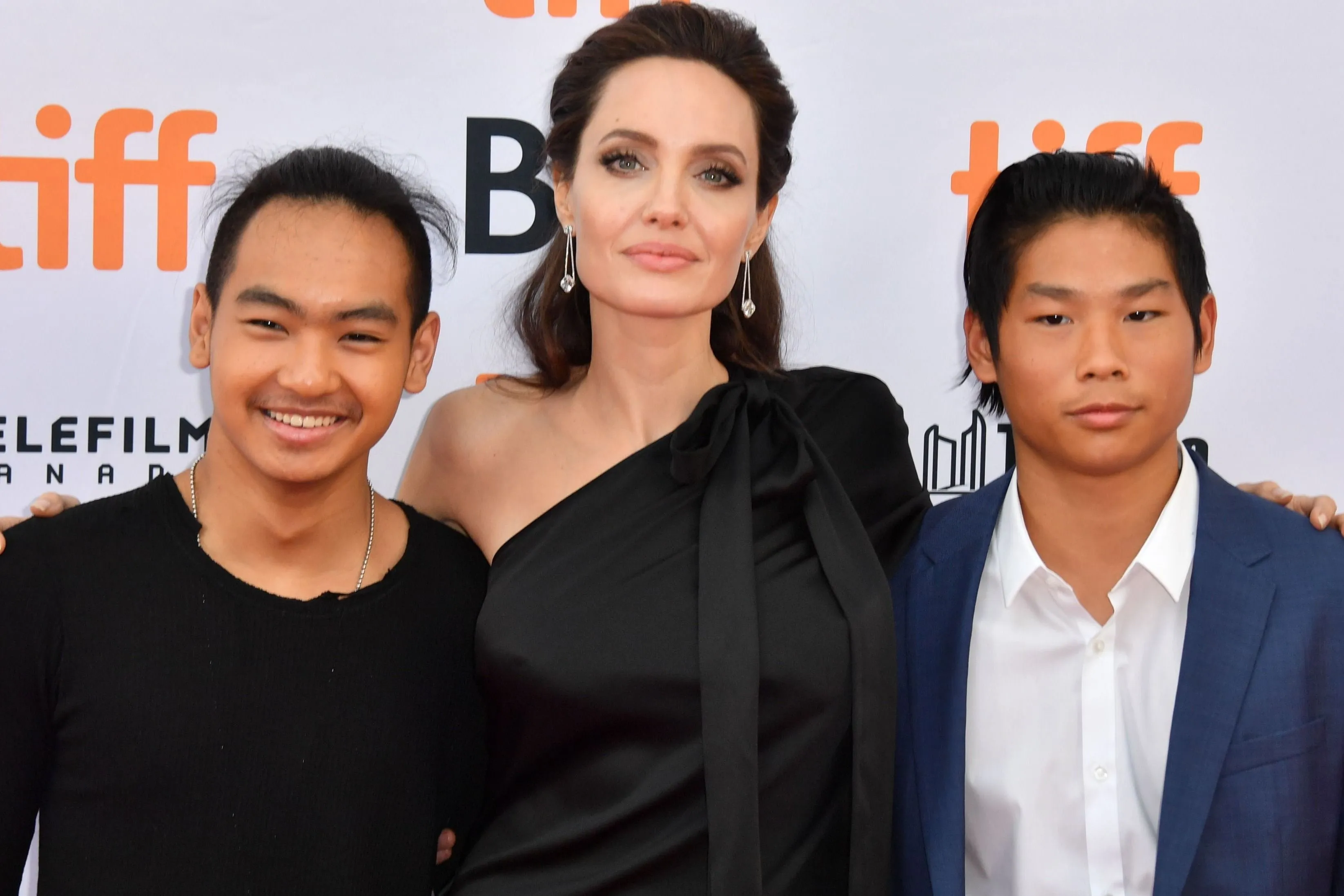 Brad Pitt újabb gyomrost kapott: Angelina Jolie másik fia, Maddox is eldobta apja családnevét