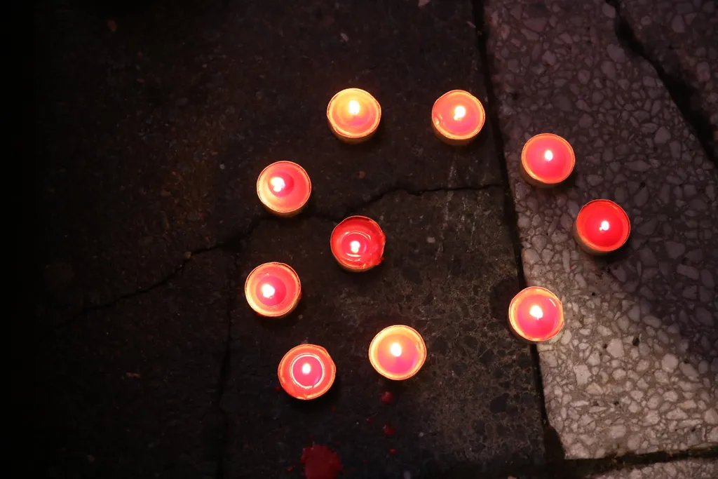 Gyertyagyújtás Fenyő Miklósért