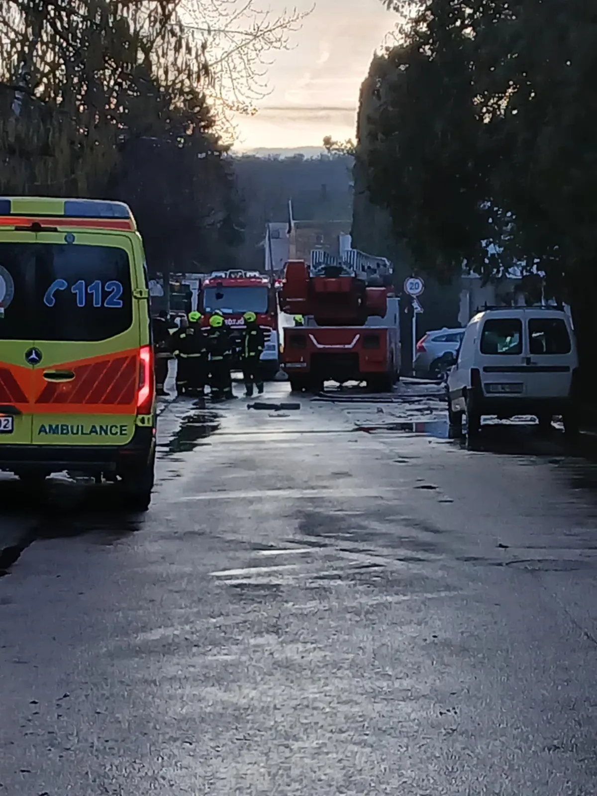 Hatalmas tűz volt Budakeszin, egy munkásszálló égett.