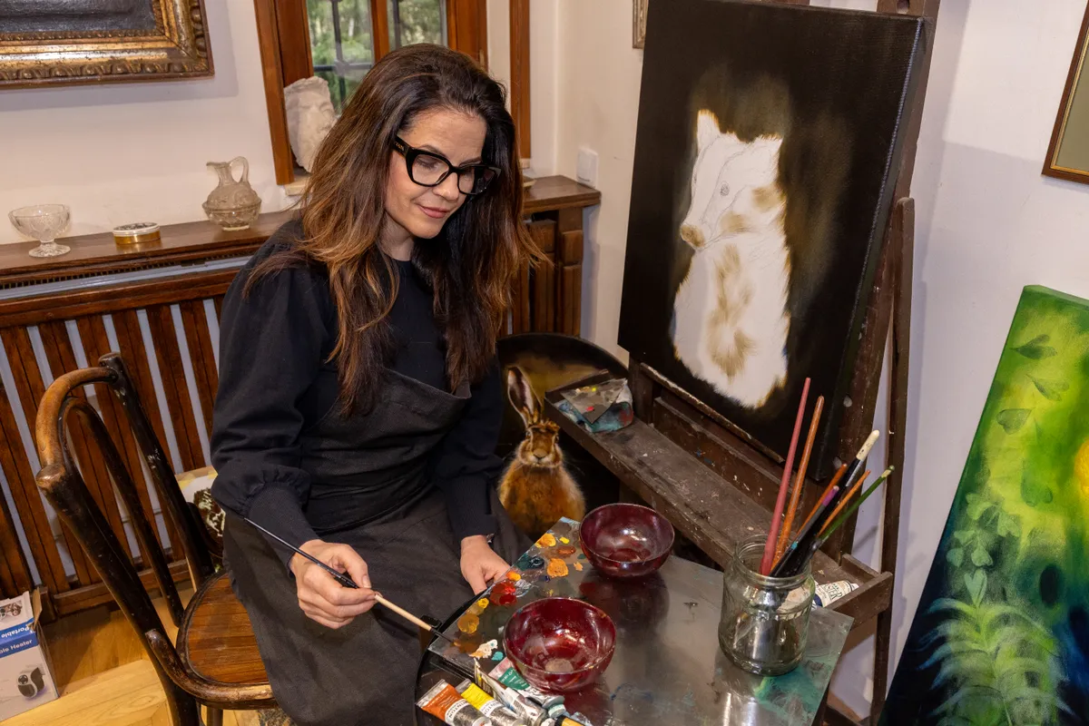 Oszter Alexandra művészetterápivál gyógyítja be a sebeket.