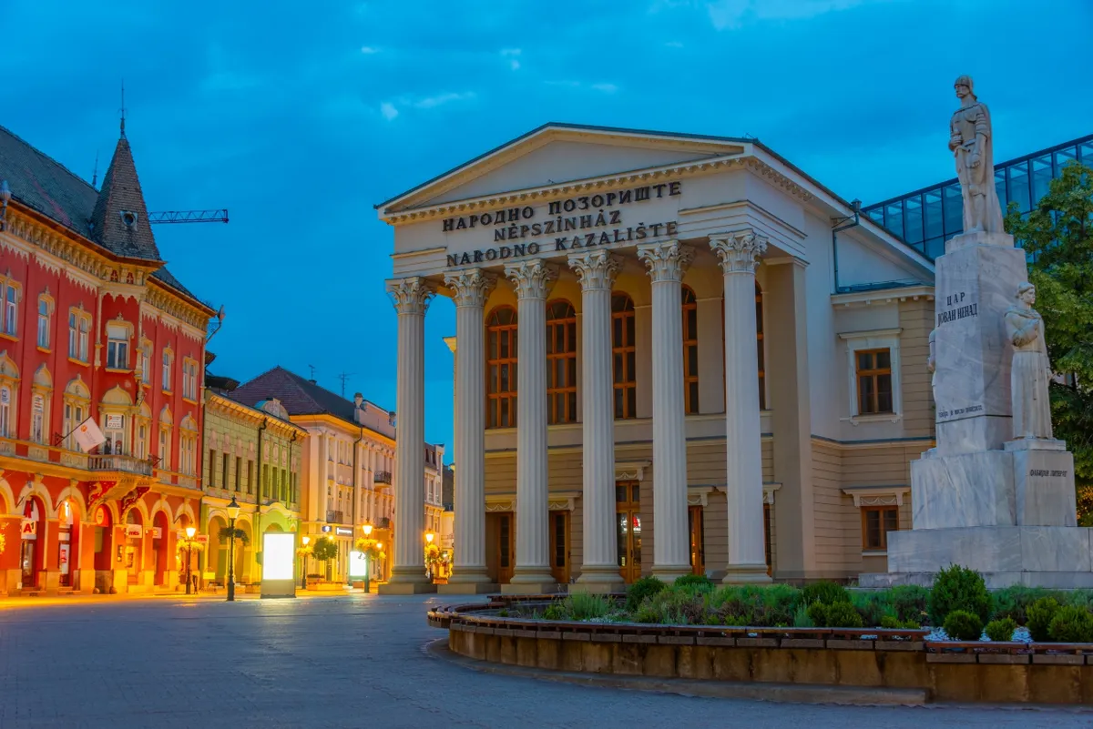 Szabadka látnivalói közé tartozik a Népszínház is.