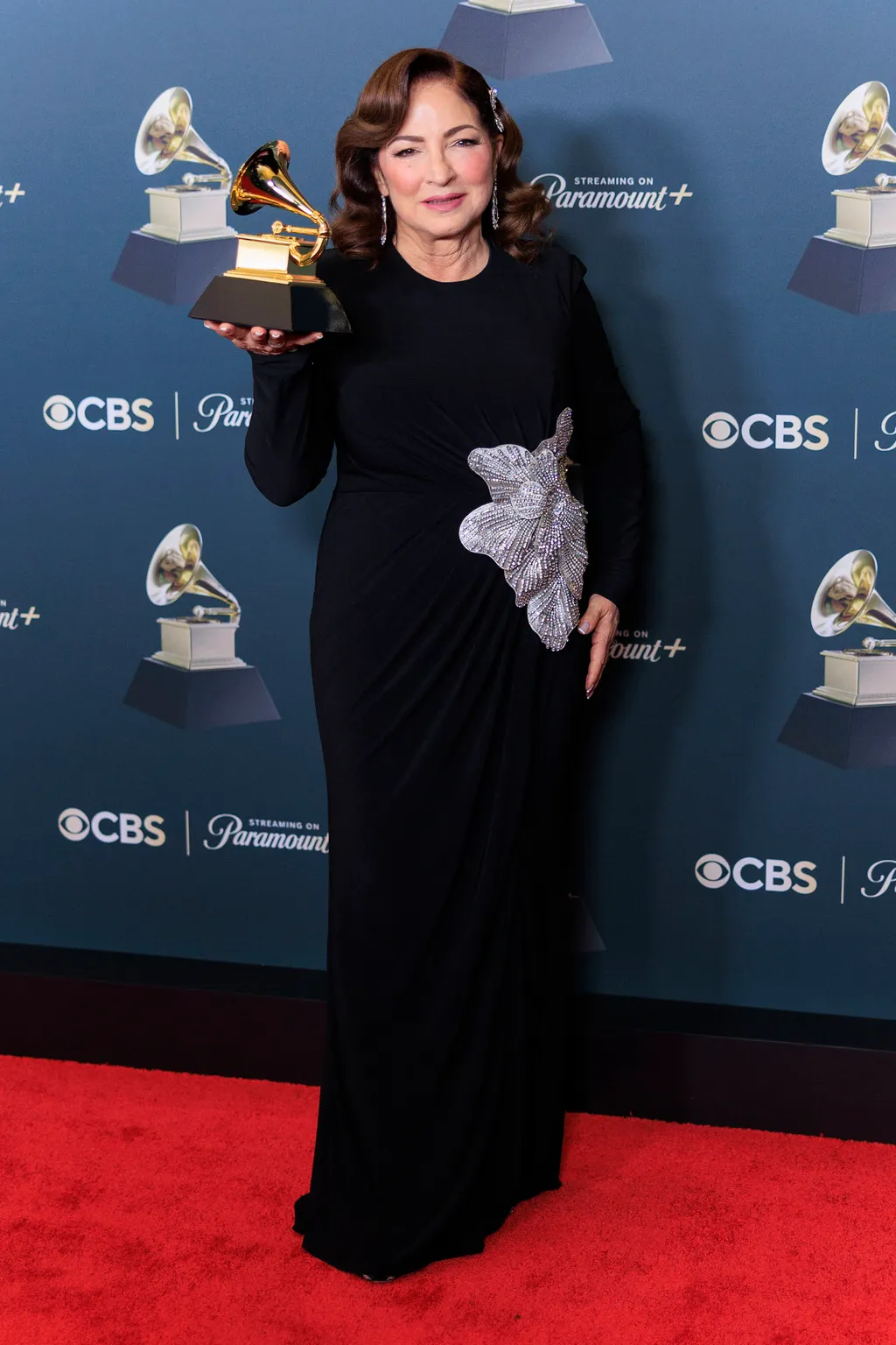 Gloria Estefan egy újabb Grammy-díjjal távozott, ezúttal a Legjobb Trópusi Latin Album kategóriában győzedelmeskedett a Raíces című albumával