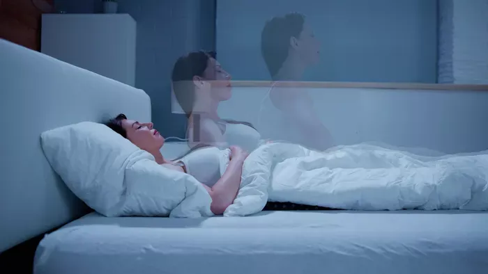 Kémkedj a párod után asztrálsíkon: így kelj ki a testedből