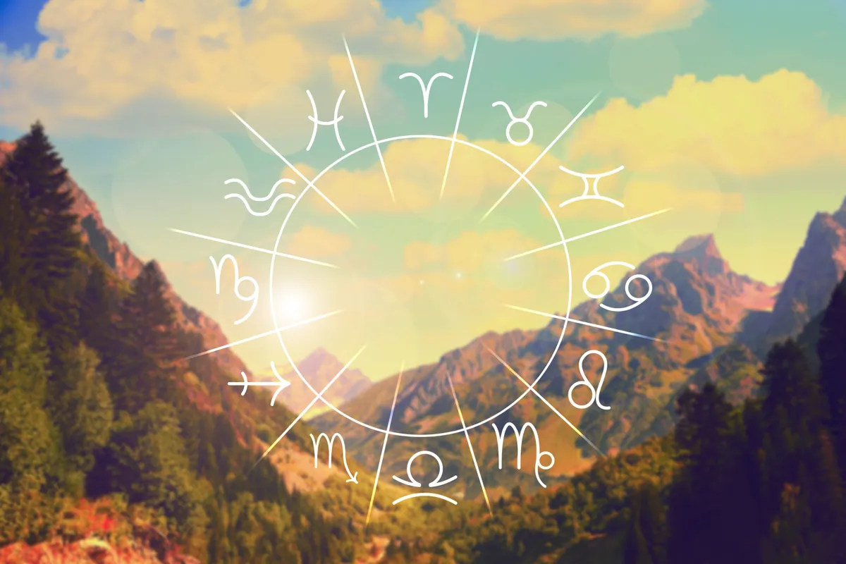 horoszkóp szerinti úticél lehetnek például a fotón szereplő hegyek.