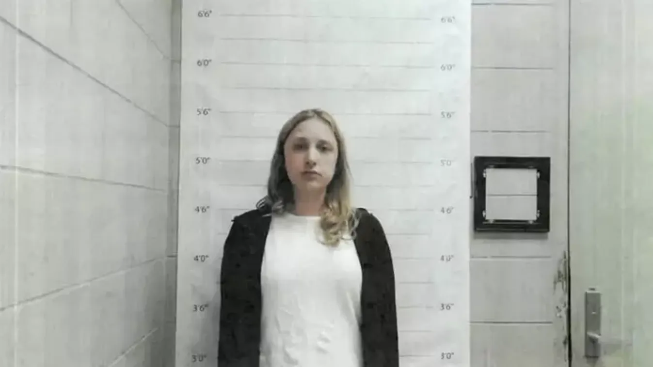 Botrány a katolikus iskolában: üzenetek buktatták le a diákját megrontó biosztanárnőt