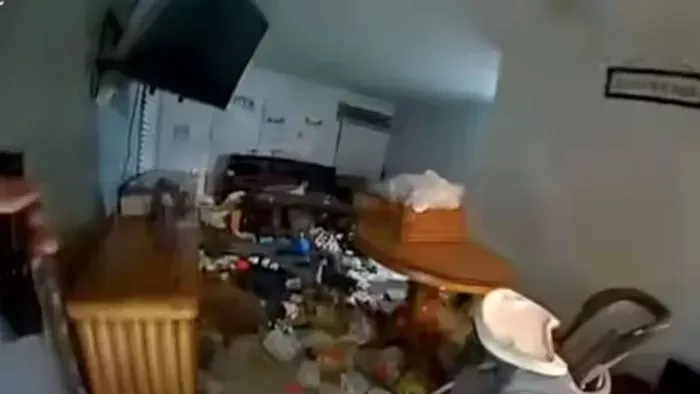 Elsírták magukat a rendőrök, amikor beléptek a lakásba