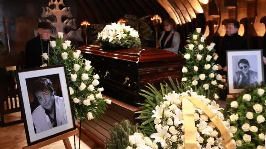 Sírva búcsúzott Fenyő Miklós lánya a legenda temetésén