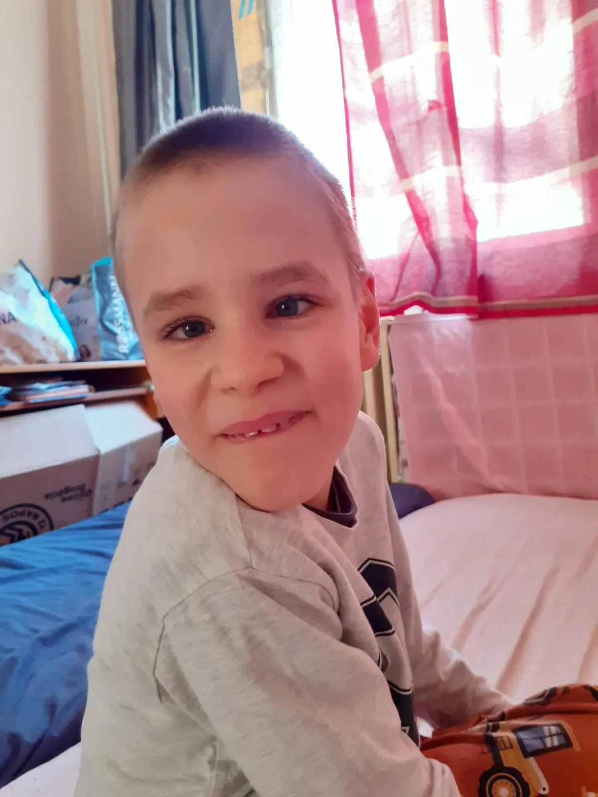 Mária tizenegy éve néz farkasszemet a lehetetlennel, egy albérlet falai között, egyedül nevelve a koraszülött Barnust