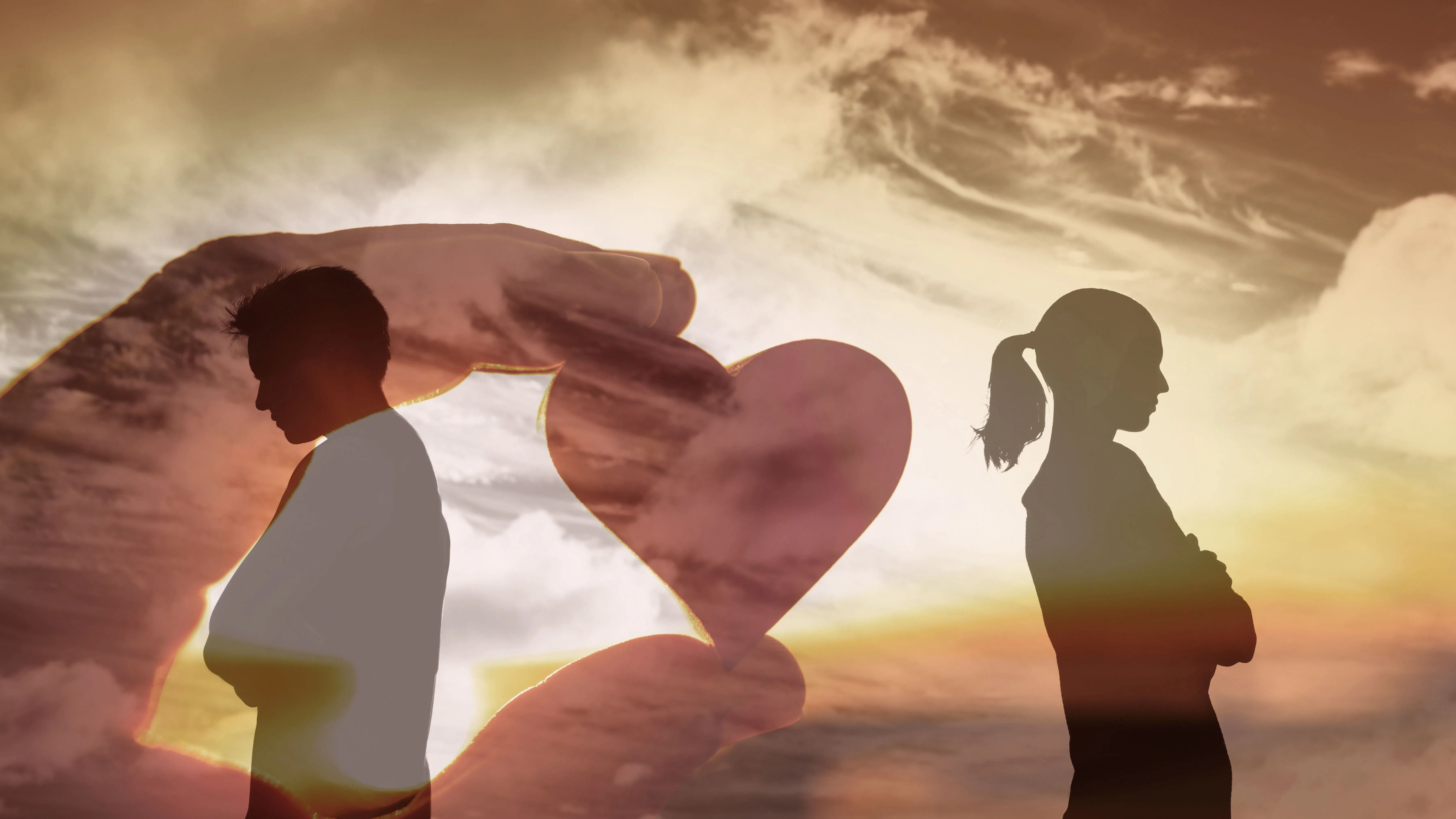 Horoszkóp szerint szakítás előtt álló pár sziluettje