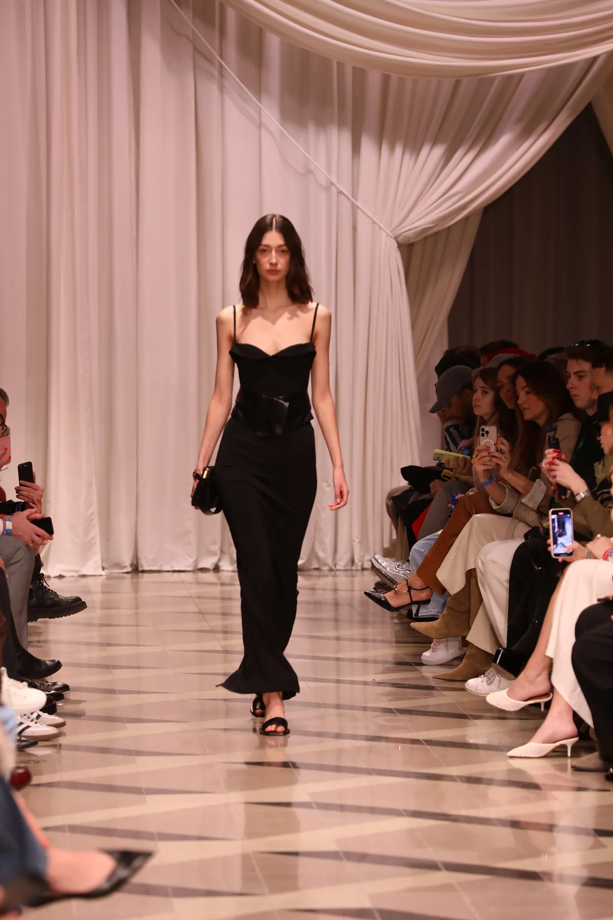 2026.02.14
Budapesti fashion week
nanushka