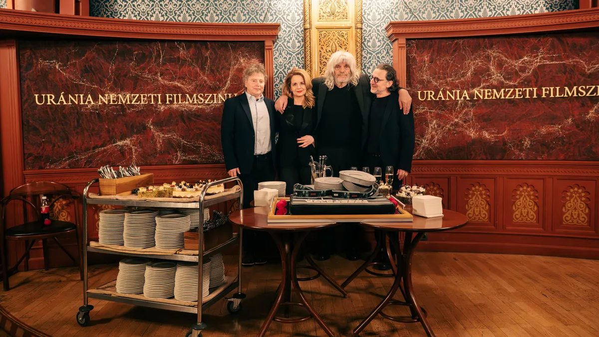 Úton lenni boldogság – road movie: Rendhagyó életrajzi film készült Hobóról