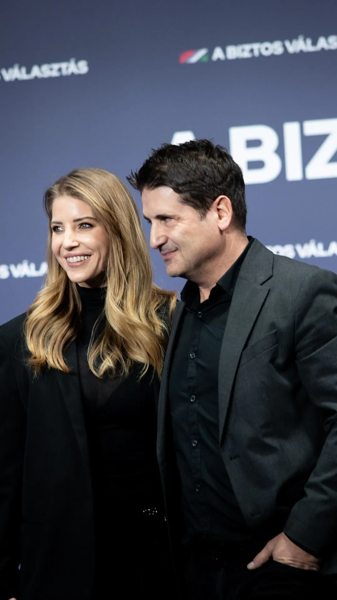 Hajdú Péter és Szabó Zsófi együtt érkeztek meg Orbán Viktor évértékelő beszédére