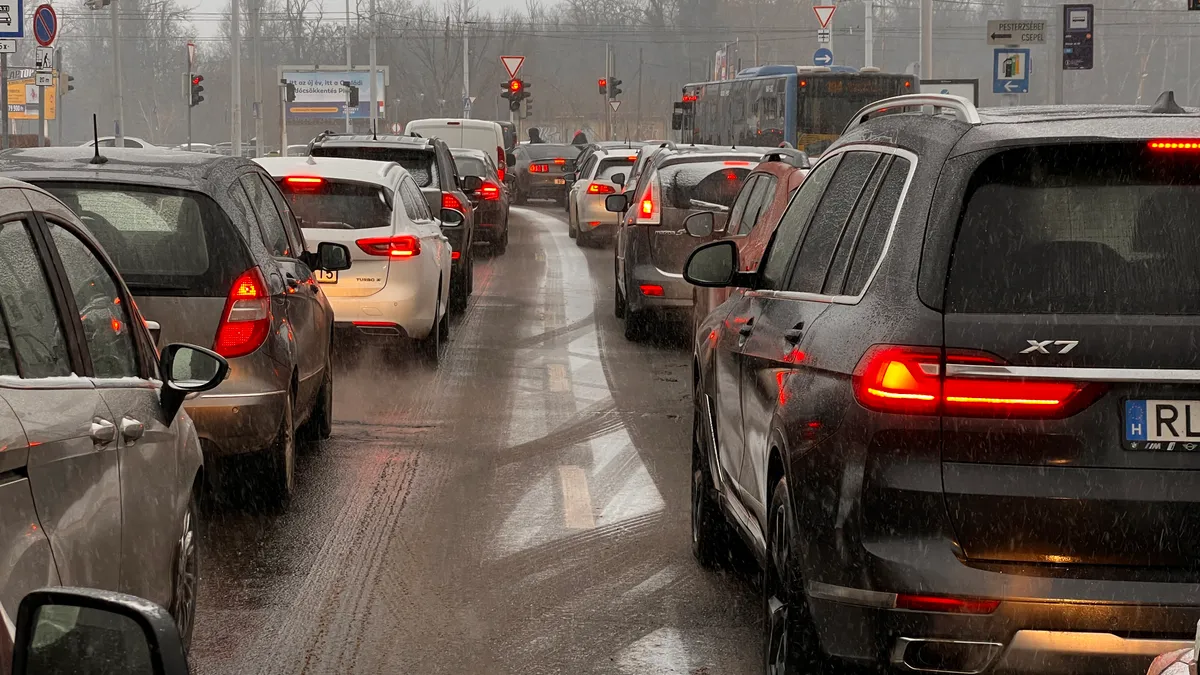 A havazás és ónos eső miatt több helyen is veszélyesek az útviszonyok.