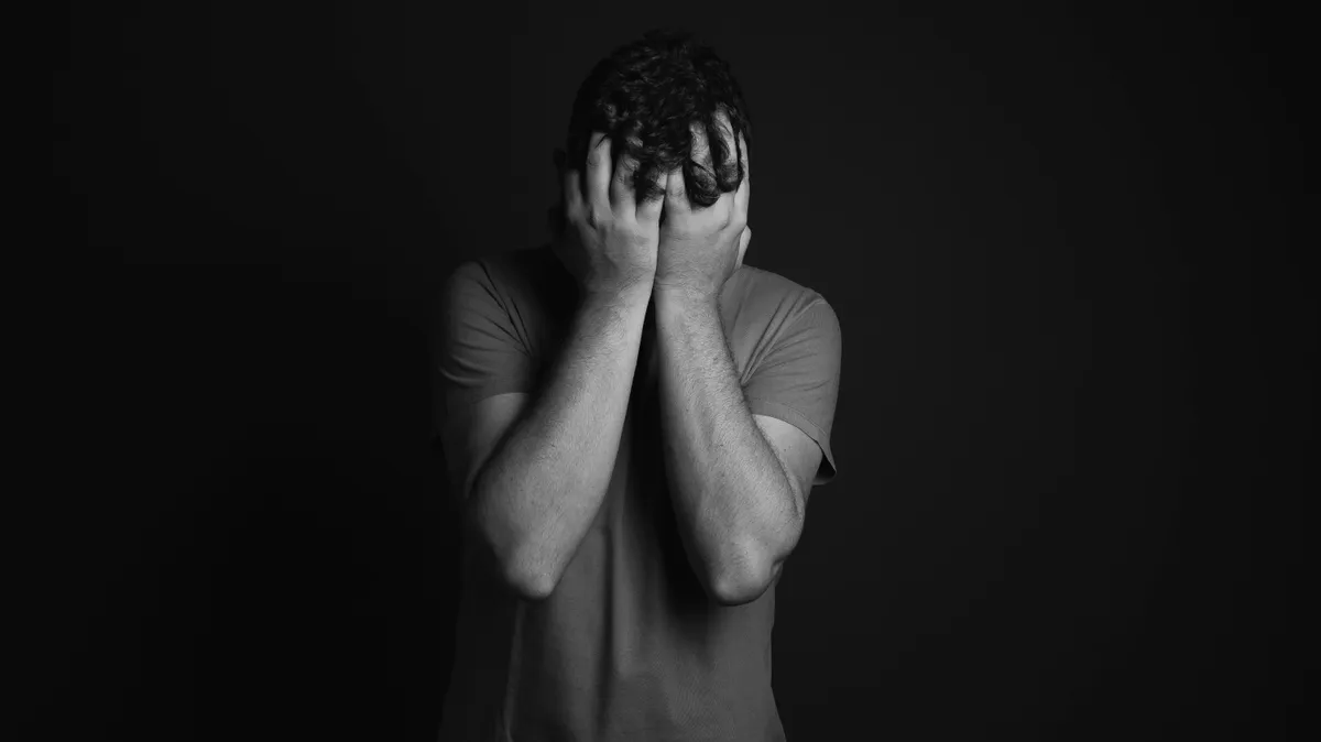 Az exférfi követi a nőt