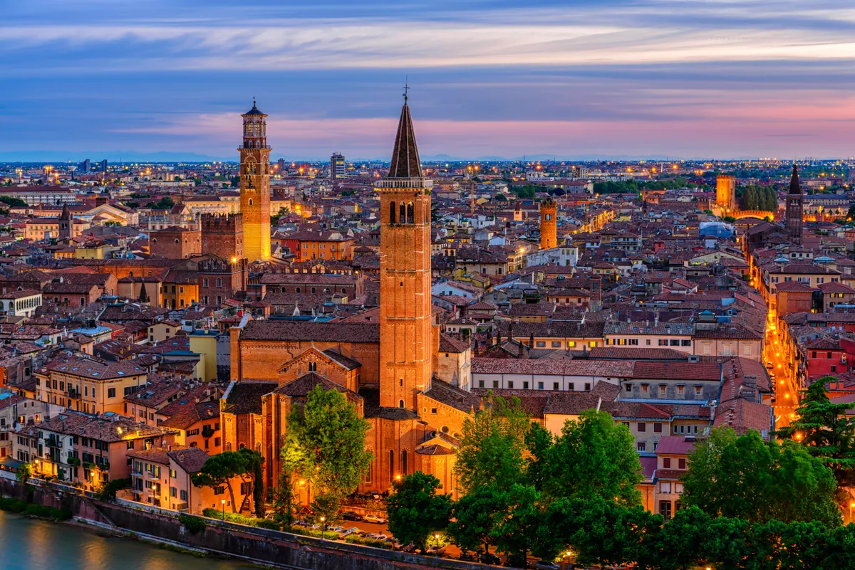 Verona romantikus városa is szerepel. a listán, mint ideális Valentin-napi úti cél.