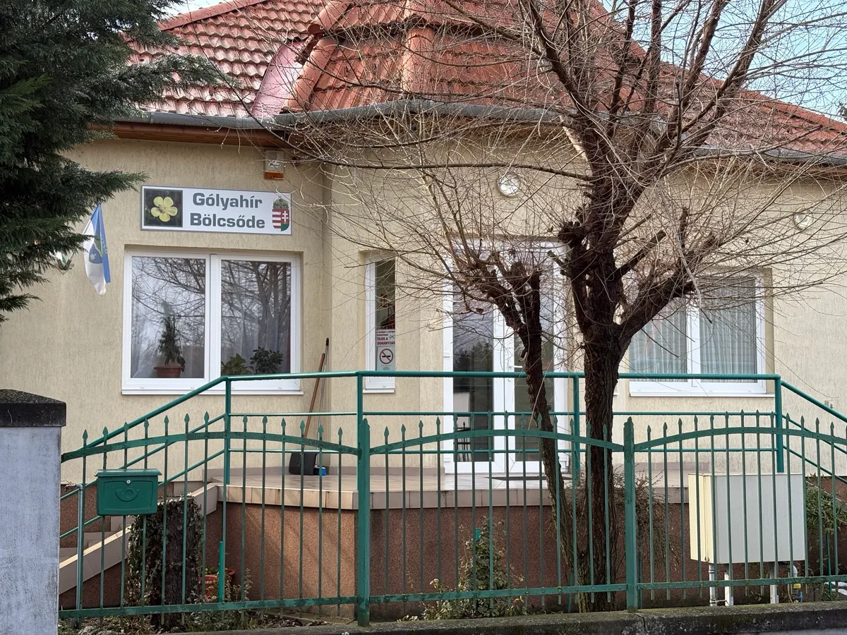 Ebbe a bölcsődébe ment be az édesapa, míg  az autótolvaj lecsapott