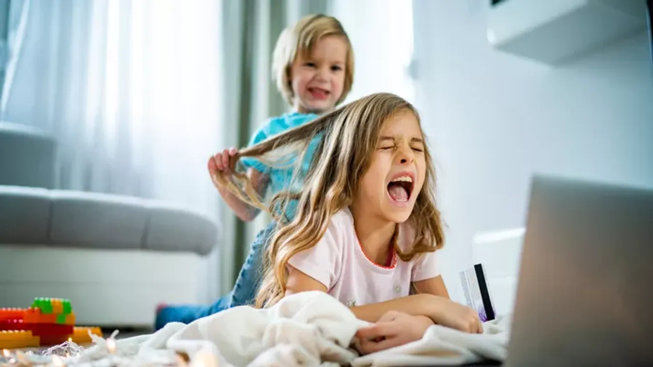 Meddig testvéri civódás és honnantól bántalmazás? – Bud Spencer és Terence Hill a gyerekszobában