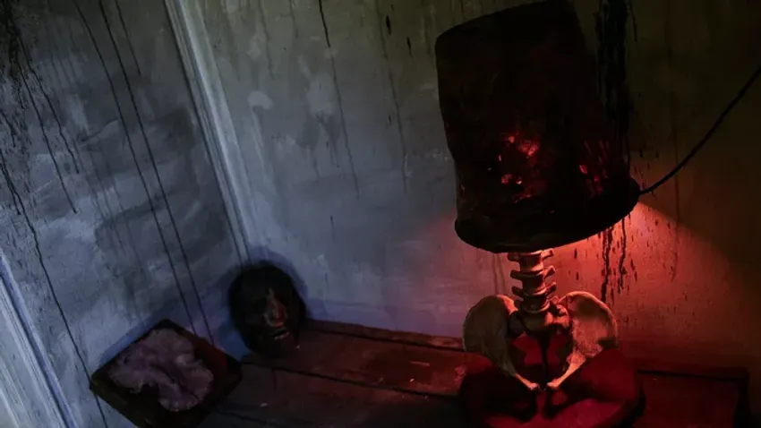 Jeffrey Dahmer szemüvege, Ed Gein áldozatbőr lámpája: a fény városába beköltözött a sötétség