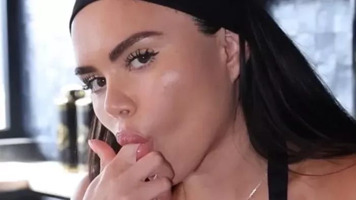 Otthagytam az állásom, hogy profi barátnő legyek